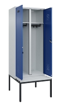 C+P Schwarz-Weiß-Spind Evolo PLUS 0490527-22 mit Bank 2 Abt.je 400mm Zylinder (HxBxT) 2120x800x815mm 9016/6019