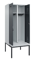C+P Schwarz-Weiß-Spind Evolo PLUS 0490527-22 mit Bank 2 Abt.je 400mm Zylinder (HxBxT) 2120x800x815mm 9016/6019