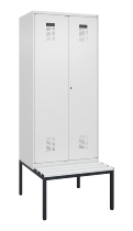C+P Schwarz-Weiß-Spind Evolo PLUS 0490527-22 mit Bank 2 Abt.je 400mm Zylinder (HxBxT) 2120x800x815mm 9016/6019