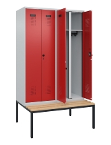 C+P Schwarz-Weiß-Spind Evolo PLUS 0490527-40 mit Bank 4 Abt.je 300mm Drehriegel (HxBxT) 2120x1200x815mm 7035/3000