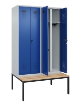 C+P Schwarz-Weiß-Spind Evolo PLUS 0490527-40 mit Bank 4 Abt.je 300mm Drehriegel (HxBxT) 2120x1200x815mm 7035/3000