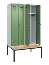 C+P Schwarz-Weiß-Spind Evolo PLUS 0490527-40 mit Bank 4 Abt.je 300mm Drehriegel (HxBxT) 2120x1200x815mm 7035/3000