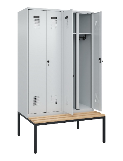 C+P Schwarz-Weiß-Spind Evolo PLUS 0490527-40 mit Bank 4 Abt.je 300mm Drehriegel (HxBxT) 2120x1200x815mm 7035/3000