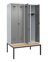 C+P Schwarz-Weiß-Spind Evolo PLUS 0490527-40 mit Bank 4 Abt.je 300mm Drehriegel (HxBxT) 2120x1200x815mm 7035/3000