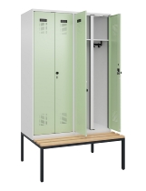 C+P Schwarz-Weiß-Spind Evolo PLUS 0490527-40 mit Bank 4 Abt.je 300mm Drehriegel (HxBxT) 2120x1200x815mm 7035/3000