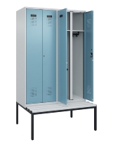 C+P Schwarz-Weiß-Spind Evolo PLUS 0490527-22 mit Bank 2 Abt.je 400mm Zylinder (HxBxT) 2120x800x815mm 9016/6019