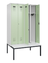 C+P Schwarz-Weiß-Spind Evolo PLUS 0490527-22 mit Bank 2 Abt.je 400mm Zylinder (HxBxT) 2120x800x815mm 9016/6019