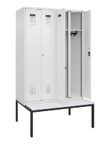 C+P Schwarz-Weiß-Spind Evolo PLUS 0490527-22 mit Bank 2 Abt.je 400mm Zylinder (HxBxT) 2120x800x815mm 9016/6019