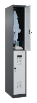 C+P Doppelstock-Spind 049300-32 Evolo PLUS bodenstehend 3 Abt.400mm je 2 Fächer Drehriegel (HxBxT)1850x1200x500mm 9016/6019