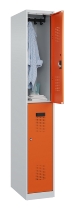 C+P Doppelstock-Spind 049300-32 Evolo PLUS bodenstehend 3 Abt.400mm je 2 Fächer Drehriegel (HxBxT)1850x1200x500mm 9016/6019