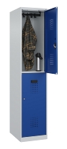 C+P Doppelstock-Spind 049300-32 Evolo PLUS bodenstehend 3 Abt.400mm je 2 Fächer Drehriegel (HxBxT)1850x1200x500mm 9016/6019