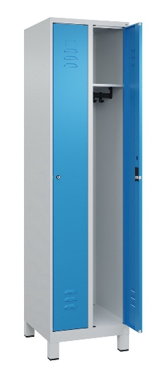 C+P Spind Classic PLUS 080010-39 mit Füßen 3 Abt. 250mm Zylinderschloss (HxBxT) 1950x750x500mm 7016/7016