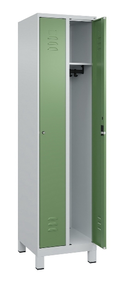 C+P Spind Classic PLUS 080010-39 mit Füßen 3 Abt. 250mm Zylinderschloss (HxBxT) 1950x750x500mm 7016/7016