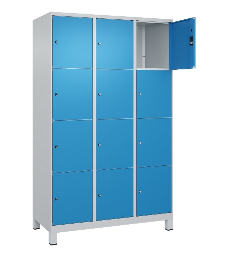 C+P Schließfachschrank Classic PLUS, Sockel, 3 Abteile, 1950x900x500mm, 7035/2004