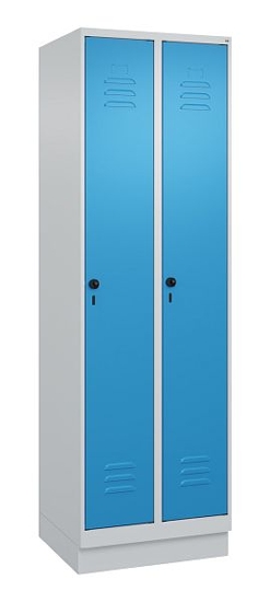 C+P Spind Classic PLUS 080020-12f mit Sockel 1 Abt.400mm Trennwand Drehriegel (HxBxT) 1950x400x500mm 7035/2004