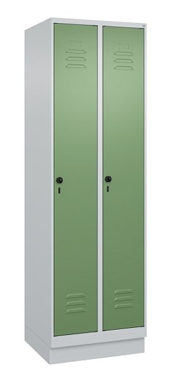 C+P Spind Classic PLUS 080020-12f mit Sockel 1 Abt.400mm Trennwand Drehriegel (HxBxT) 1950x400x500mm 7035/2004