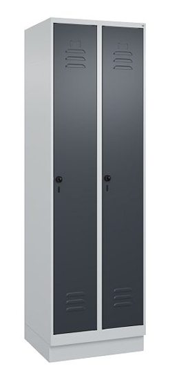 C+P Spind Classic PLUS 080020-12f mit Sockel 1 Abt.400mm Trennwand Drehriegel (HxBxT) 1950x400x500mm 7035/2004