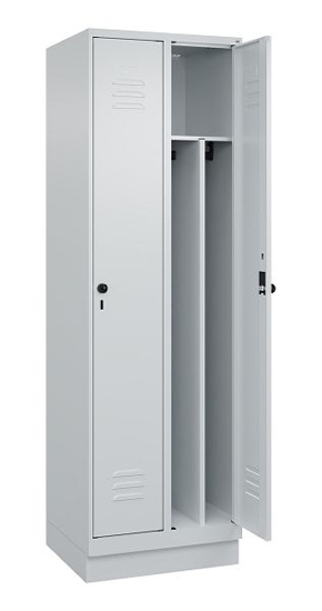C+P Spind Classic PLUS 080020-12f mit Sockel 1 Abt.400mm Trennwand Drehriegel (HxBxT) 1950x400x500mm 7035/2004