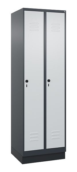 C+P Spind Classic PLUS 080020-12f mit Sockel 1 Abt.400mm Trennwand Drehriegel (HxBxT) 1950x400x500mm 7035/2004