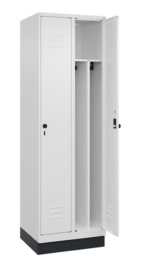 C+P Spind Classic PLUS 080020-12f mit Sockel 1 Abt.400mm Trennwand Drehriegel (HxBxT) 1950x400x500mm 7035/2004