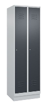 C+P Spind Classic PLUS 080020-12f mit Sockel 1 Abt.400mm Trennwand Drehriegel (HxBxT) 1950x400x500mm 7035/2004