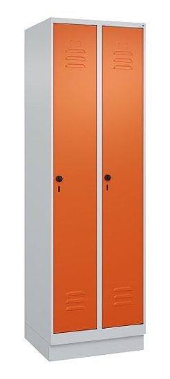 C+P Spind Classic PLUS 080020-12f mit Sockel 1 Abt.400mm Trennwand Drehriegel (HxBxT) 1950x400x500mm 7035/2004
