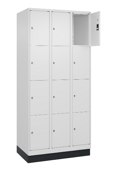 C+P Schließfachschrank Classic PLUS, Füße, 3 Abteile, 1950x900x500mm, 9016/9016