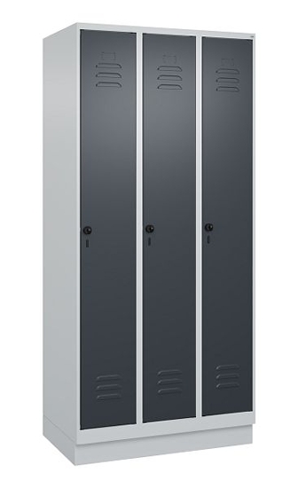 C+P Spind Classic PLUS 080020-12f mit Sockel 1 Abt.400mm Trennwand Drehriegel (HxBxT) 1950x400x500mm 7035/2004