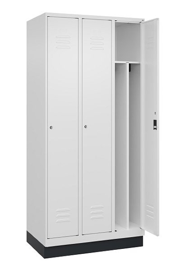 C+P Spind Classic PLUS 080020-12f mit Sockel 1 Abt.400mm Trennwand Drehriegel (HxBxT) 1950x400x500mm 7035/2004