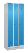 C+P Spind Classic PLUS 080020-39 mit Sockel 3 Abt. 250mm Drehriegel (HxBxT) 1950x750x500mm 7035/3003