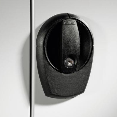 C+P Flügeltürenschrank Basis PLUS 130287-350 Fachböden lackiert Griffschale mit Zylinderschloss (HxBxT) 1950x930x400mm 7035/7035