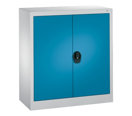 C+P Flügeltürenschrank Basis PLUS 130287-350 Fachböden lackiert Griffschale mit Zylinderschloss (HxBxT) 1950x930x400mm 7035/7035