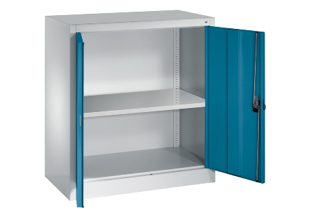 C+P Flügeltürenschrank Basis PLUS 130287-350 Fachböden lackiert Griffschale mit Zylinderschloss (HxBxT) 1950x930x400mm 7035/7035
