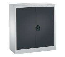 C+P Flügeltürenschrank Basis PLUS 130287-350 Fachböden lackiert Griffschale mit Zylinderschloss (HxBxT) 1950x930x400mm 7035/7035