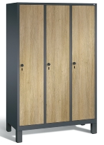 C+P Garderobenschrank Evolo48 1-Abteil 300mm breit mit Sockel (HxBxT) 1850x320x500mm Verkehrsweiß/HPL Eiche