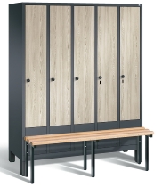 C+P Garderobenschrank Evolo48 4-Abteile 300mm vorgebaute Bank (HxBxT) 1850x1190x500/815mm Dekorfront (HPL) 7016/VK031