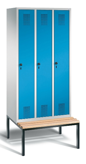 C+P Garderobenschrank Evolo48 3-Abteile 300mm untergeb. Bank (HxBxT) 2090x900x500/815mm Lichtgrau/Enzianblau