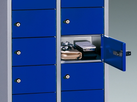 C+P Kleingefachschrank 80700-203 Serie 8170 Intro mit Sockel 20 Fächer (HxBxT)1950x460x200mm 7035/7016