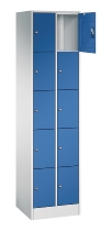 C+P Schließfachschrank Serie 8070 mit Sockel 3 Abt.240mm 5 Fächer B190mm (HxBxT)1950x680x480mm 7035/3003