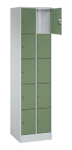 C+P Schließfachschrank Serie 8070 mit Sockel 3 Abt.240mm 5 Fächer B190mm (HxBxT)1950x680x480mm 7035/3003