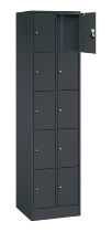 C+P Schließfachschrank Serie 8070 mit Sockel 3 Abt.240mm 5 Fächer B190mm (HxBxT)1950x680x480mm 7035/3003