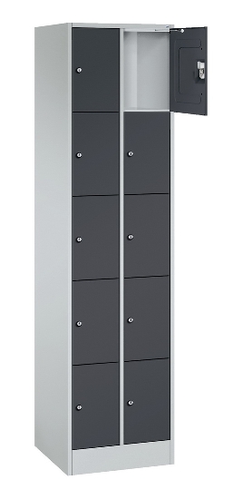 C+P Schließfachschrank Serie 8070 mit Sockel 3 Abt.240mm 5 Fächer B190mm (HxBxT)1950x680x480mm 7035/3003