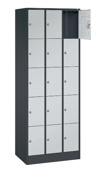 C+P Schließfachschrank Serie 8070 mit Sockel 3 Abt.240mm 5 Fächer B190mm (HxBxT)1950x680x480mm 7035/3003