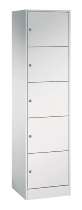 C+P Schließfachschrank Serie 8070 mit Sockel 3 Abt.240mm 5 Fächer B190mm (HxBxT)1950x680x480mm 7035/3003