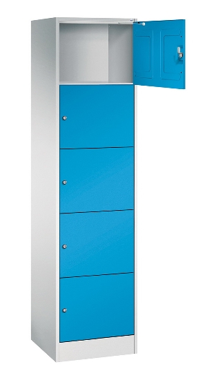 C+P Schließfachschrank Serie 8070 mit Sockel 3 Abt.240mm 5 Fächer B190mm (HxBxT)1950x680x480mm 7035/3003