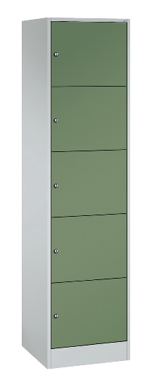 C+P Schließfachschrank Serie 8070 mit Sockel 3 Abt.240mm 5 Fächer B190mm (HxBxT)1950x680x480mm 7035/3003