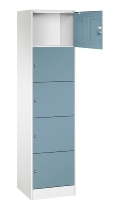 C+P Schließfachschrank Serie 8070 mit Sockel 3 Abt.240mm 5 Fächer B190mm (HxBxT)1950x680x480mm 7035/3003