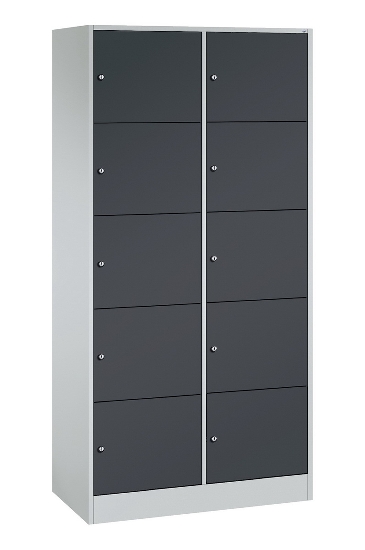 C+P Schließfachschrank Serie 8070 mit Sockel 3 Abt.240mm 5 Fächer B190mm (HxBxT)1950x680x480mm 7035/3003