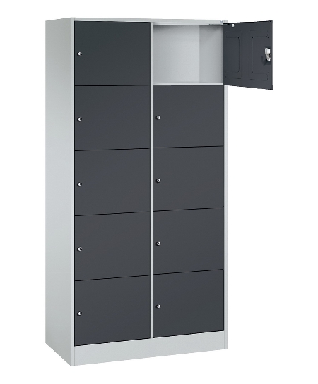 C+P Schließfachschrank Serie 8070 mit Sockel 3 Abt.240mm 5 Fächer B190mm (HxBxT)1950x680x480mm 7035/3003