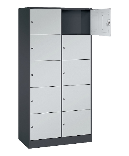 C+P Schließfachschrank Serie 8070 mit Sockel 3 Abt.240mm 5 Fächer B190mm (HxBxT)1950x680x480mm 7035/3003